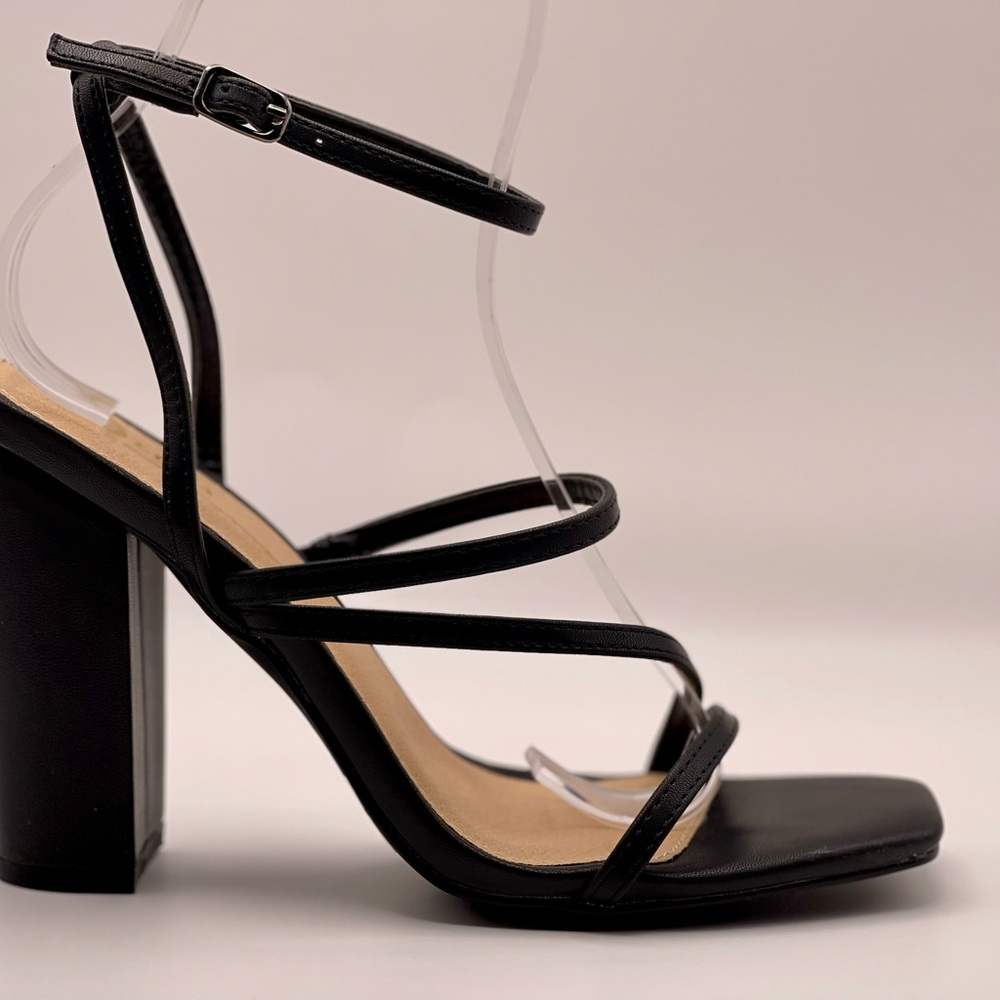 Women’s ankle strap 4 inch square chunky heel